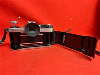 Canon AE-1 SLR Film 35mm Camera 50mm Canon 1 : 1.8 FD Lens